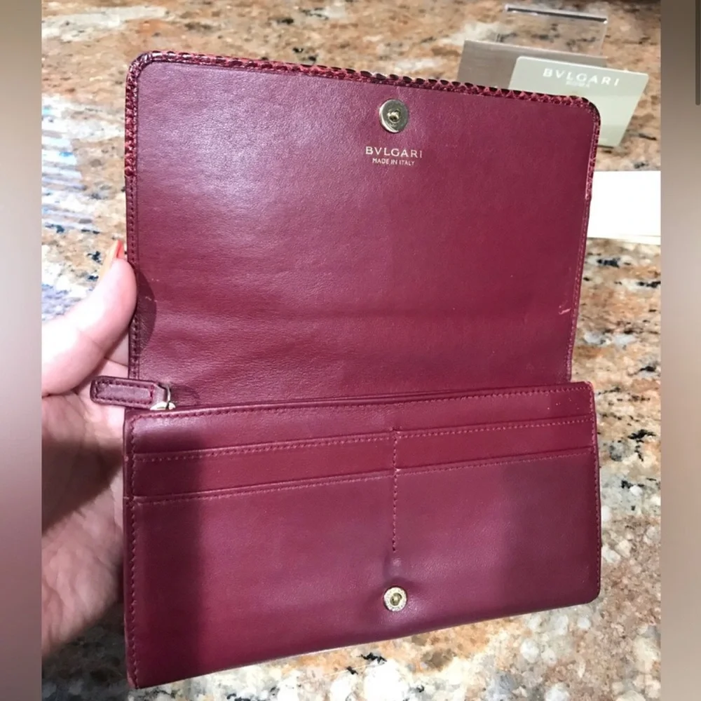 BVLGari Burgundy Large Wallet 🎀 Certificate of Authenticity 🎀 - Picture 6 of 9